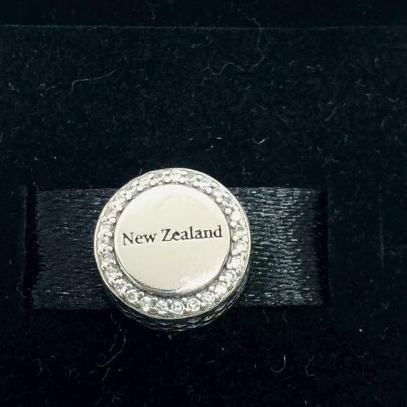 ✨🔥Pandora Exclusive Country of New Zealand Flag Moments Button Charm - Picture 2 of 4